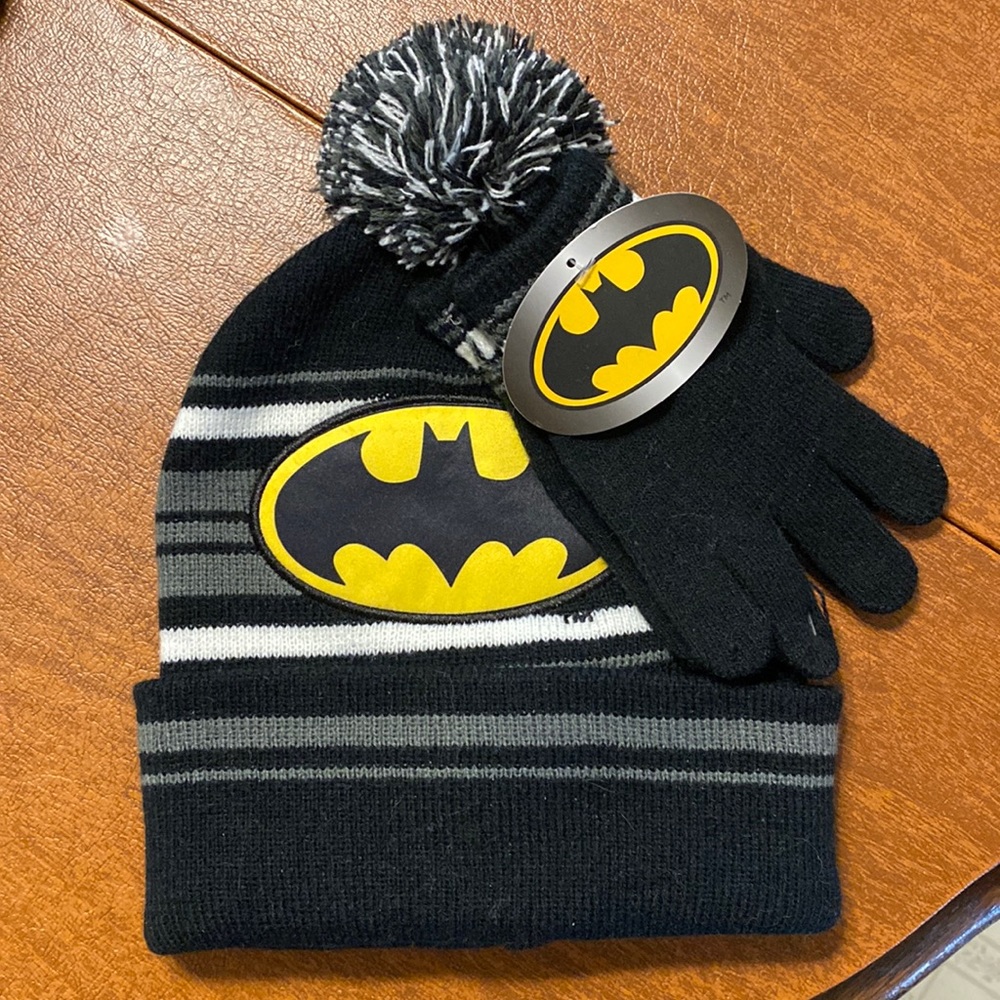 Boys Batman hat and gloves